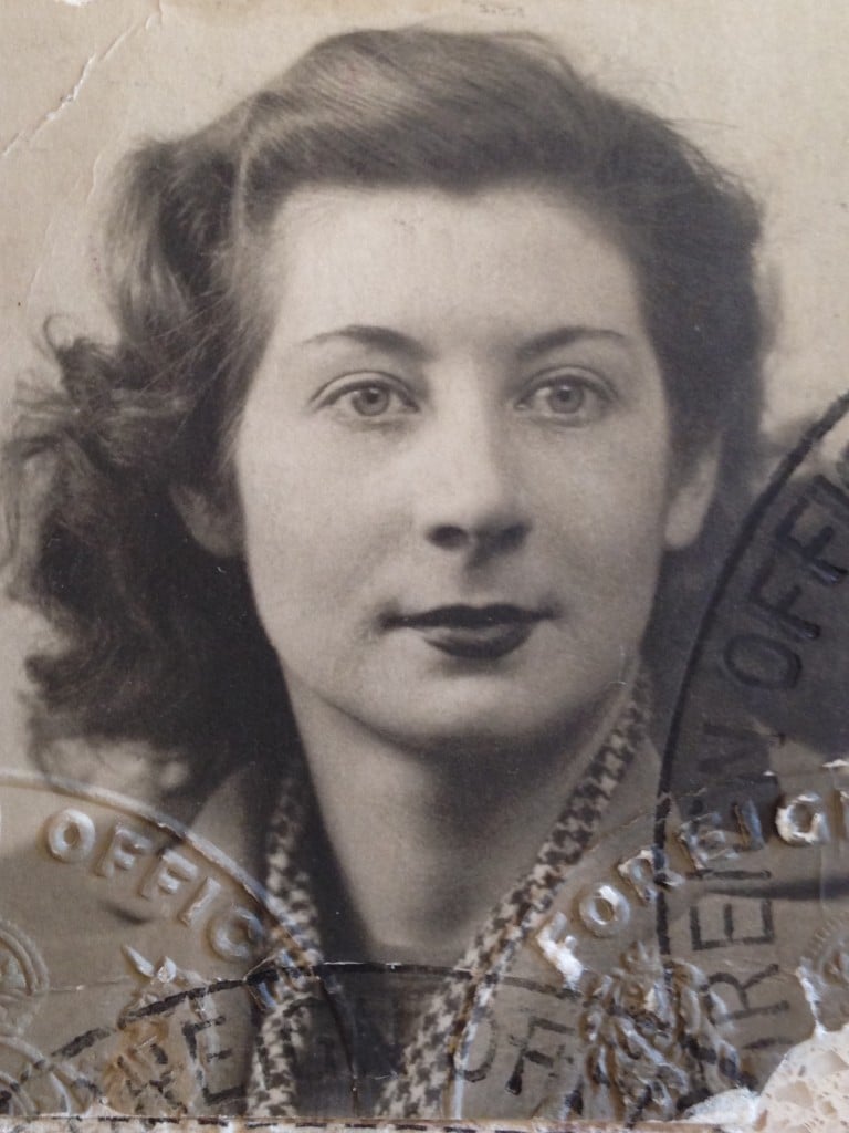 Elsa Beach 1944 passport photo (1)